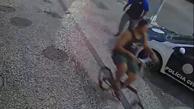 Segurança preso por espancamento prestou depoimento usando bicicleta da própria vítima